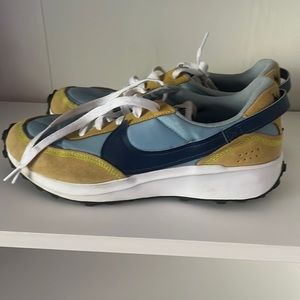 Excellent used condition nike waffle shoes men’s size 8.5